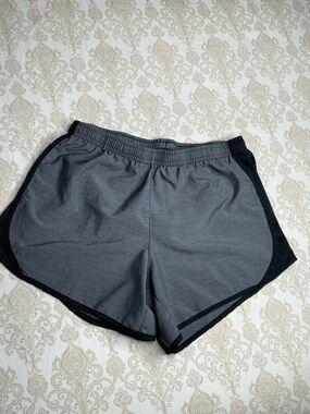 Nike Girls’ Tempo Dri-FIT Running Shorts Large 14/16 Gray/Black
